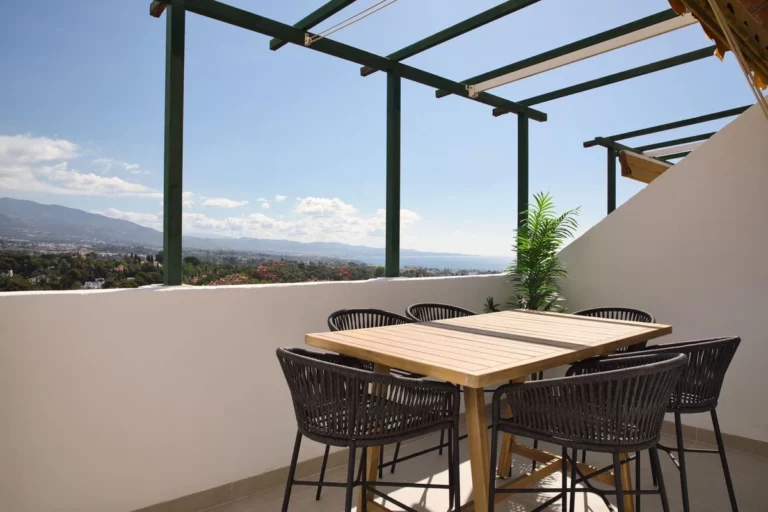 R4301266 | Penthouse Duplex in Nueva Andalucía – € 695,000 – 3 beds, 3 baths