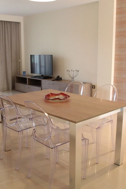 8-e64a9055bba3e77ac8aca3b893cdf826