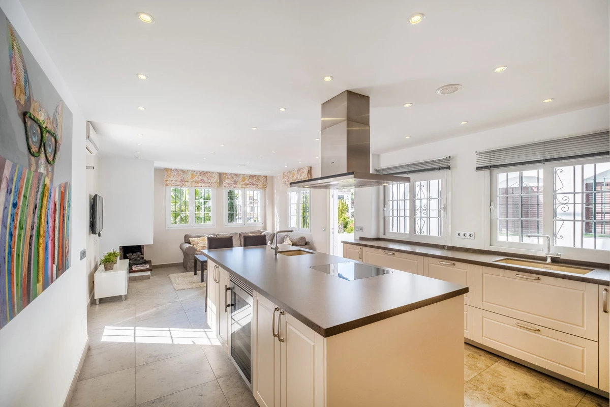 8-e64a9055bba3e77ac8aca3b893cdf826