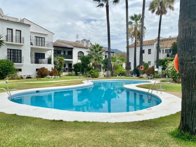 R4292062 | Ground Floor Apartment in Nueva Andalucía – € 595,000 – 4 beds, 3 baths
