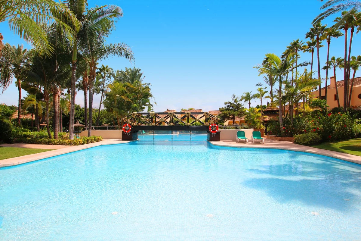 1-7980e48d732b6fc85c14b43b94d2aa54