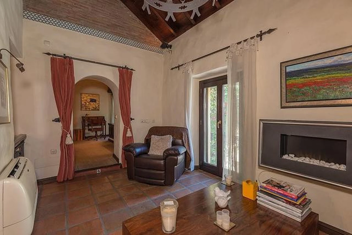 7-aa4cc561180b369757c0bb4af9886cd3