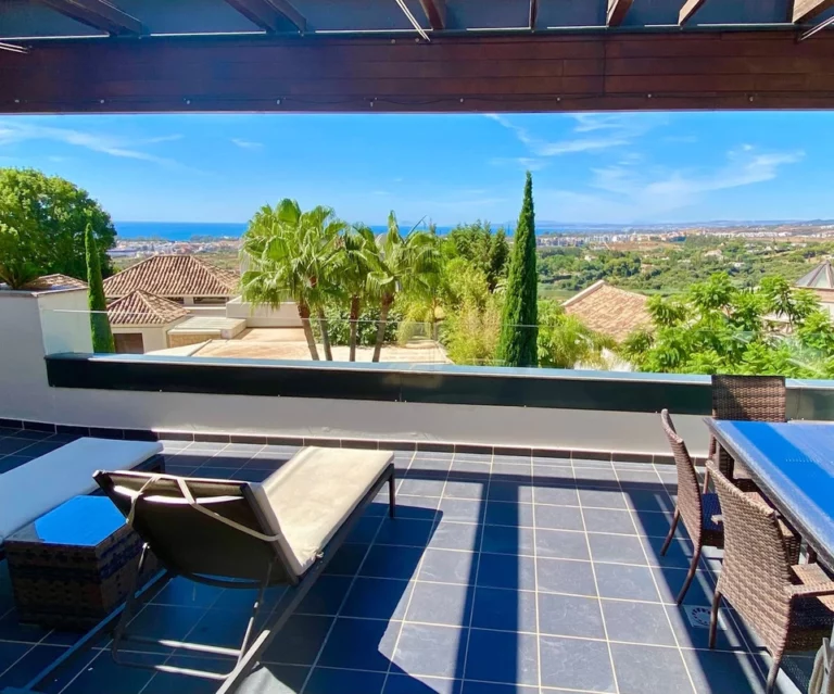 R3418405 | Middle Floor Apartment in Benahavís – € 390,000 – 2 beds, 2 baths