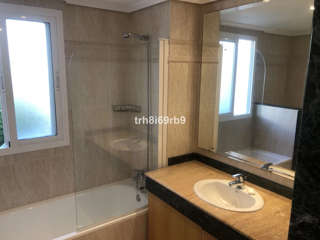 8-e64a9055bba3e77ac8aca3b893cdf826