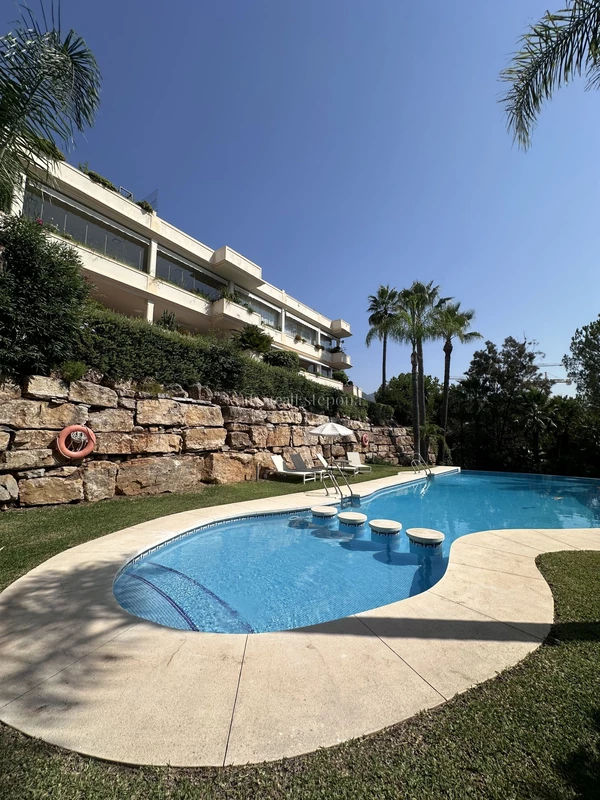 371-00108P | Apartment in Marbella Golden Mile – € 2,100,000 – 4 beds, 4 baths