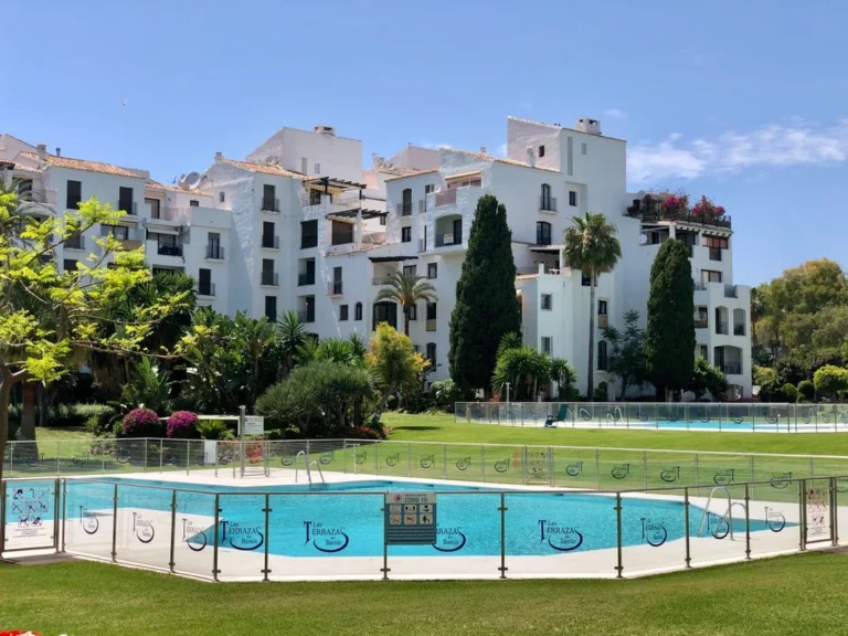 R4228597 | Middle Floor Apartment in Puerto Banús – € 549,000 – 2 beds, 2 baths