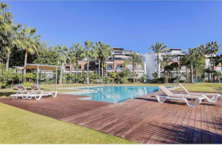 R4307029 | Penthouse in Selwo – € 340,000 – 2 beds, 2 baths