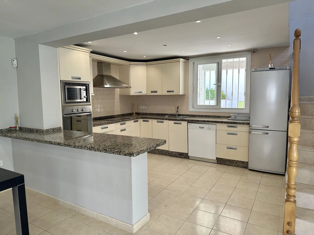 8-e64a9055bba3e77ac8aca3b893cdf826