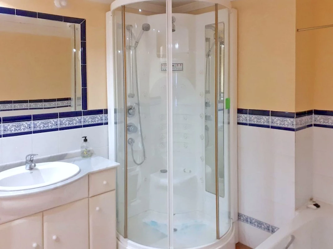 8-e64a9055bba3e77ac8aca3b893cdf826