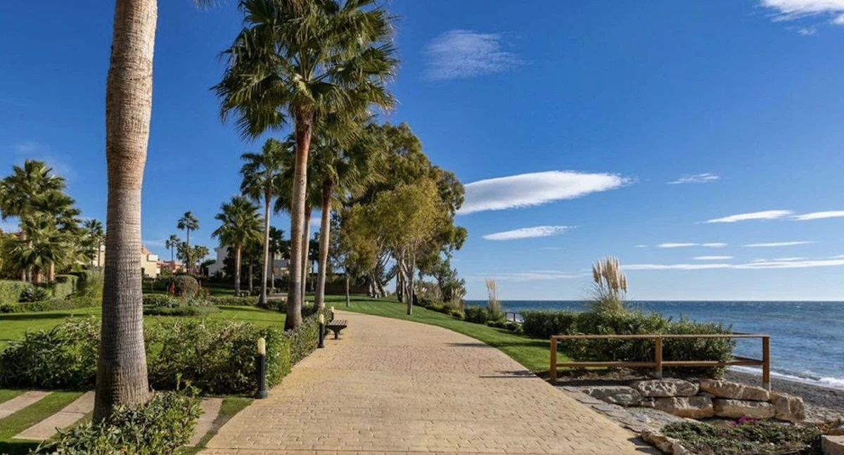 2-5bd7b9d04b45e33852eaf0ec6670150d