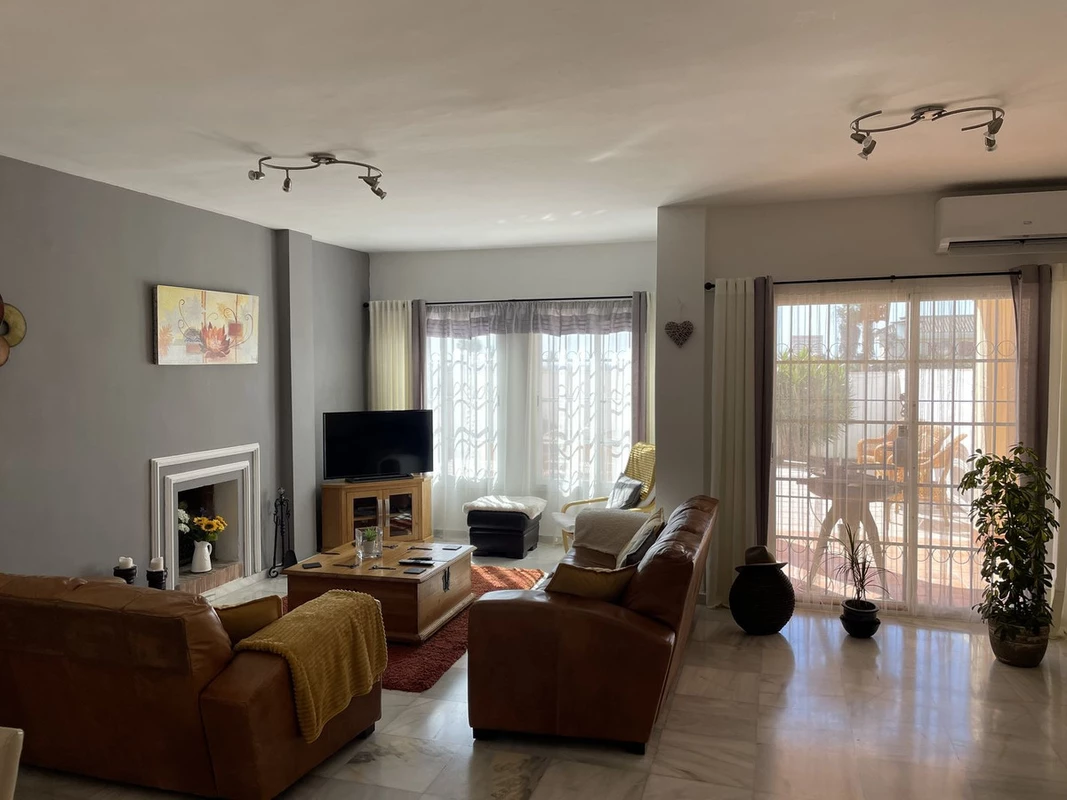 2-5bd7b9d04b45e33852eaf0ec6670150d