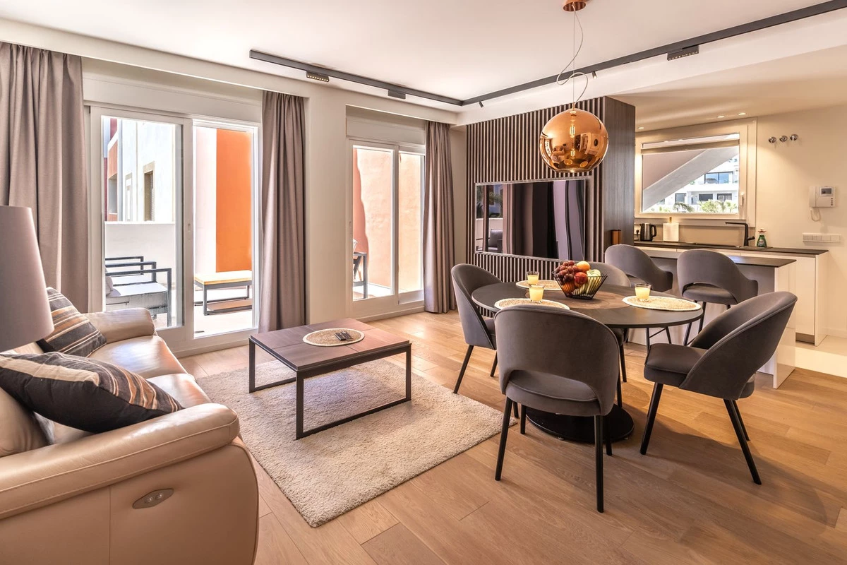 2-5bd7b9d04b45e33852eaf0ec6670150d