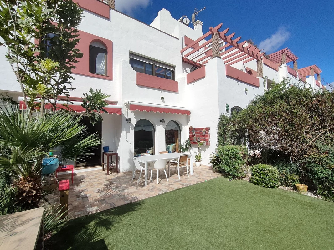 2-5bd7b9d04b45e33852eaf0ec6670150d