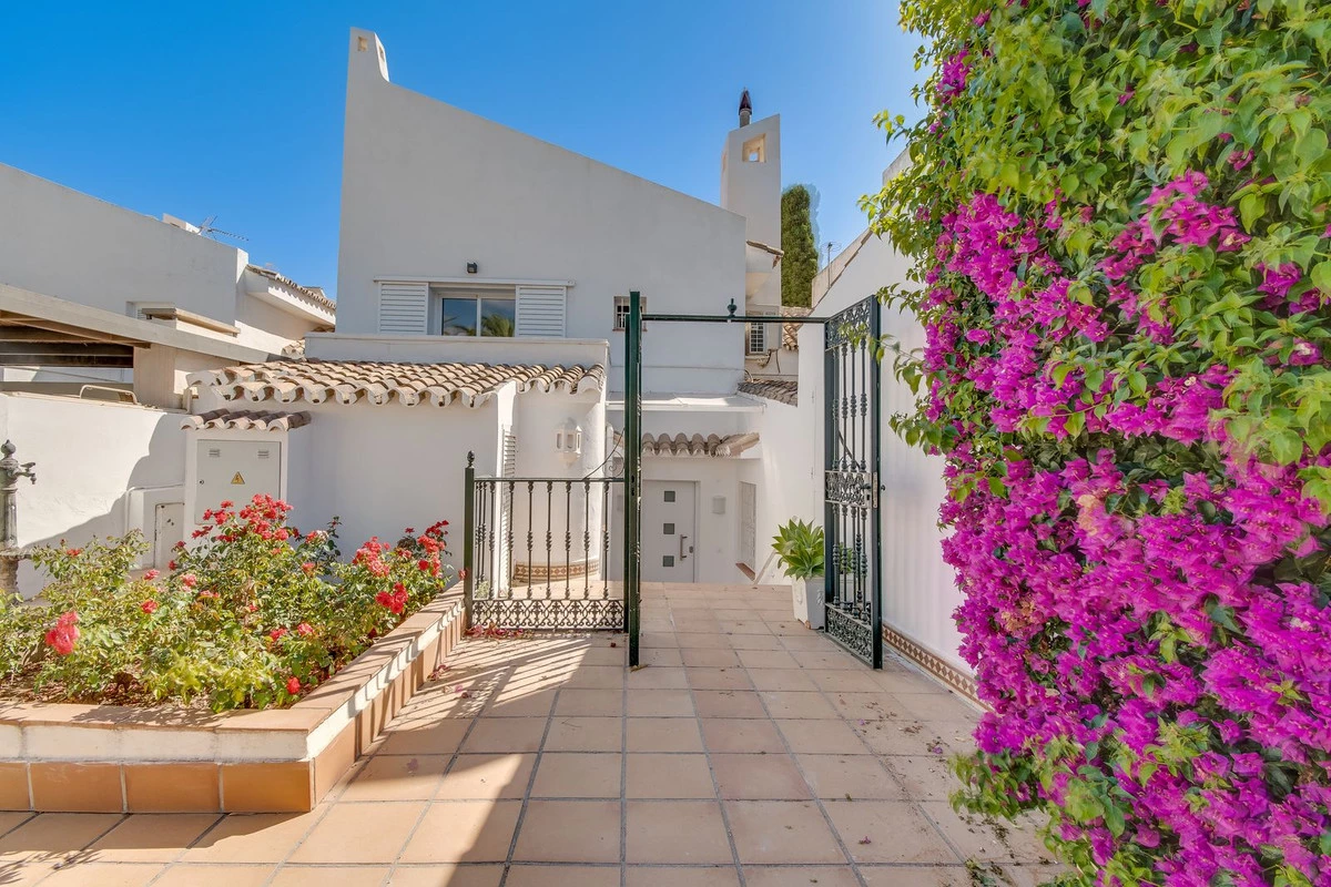 2-5bd7b9d04b45e33852eaf0ec6670150d