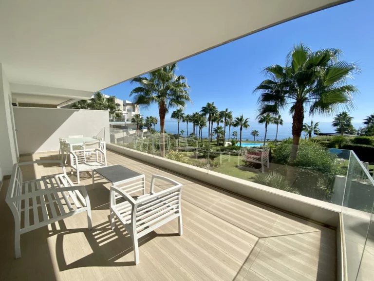 R3674918 | Middle Floor Apartment in Estepona – € 635,000 – 3 beds, 2 baths