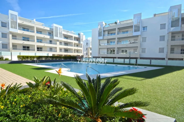 R4057147 | Middle Floor Apartment in San Pedro de Alcántara – € 509,000 – 3 beds, 2 baths
