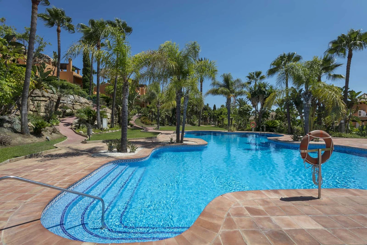 1-7980e48d732b6fc85c14b43b94d2aa54