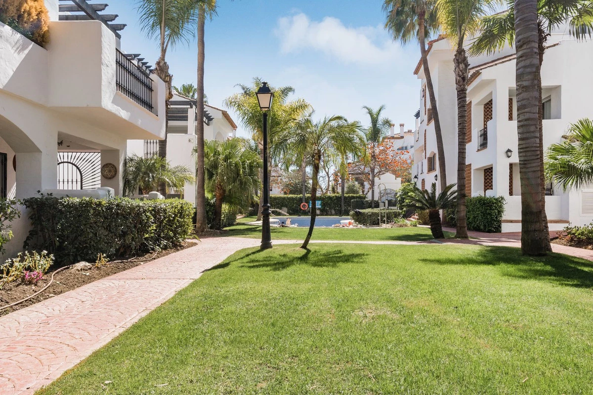 2-5bd7b9d04b45e33852eaf0ec6670150d