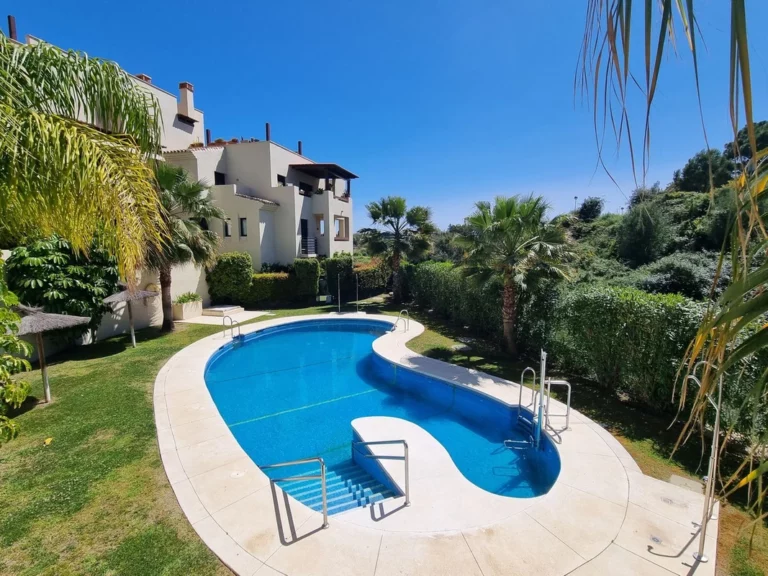 R4289839 | Middle Floor Apartment in Selwo – € 370,000 – 3 beds, 2 baths