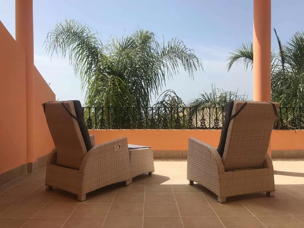 2-5bd7b9d04b45e33852eaf0ec6670150d