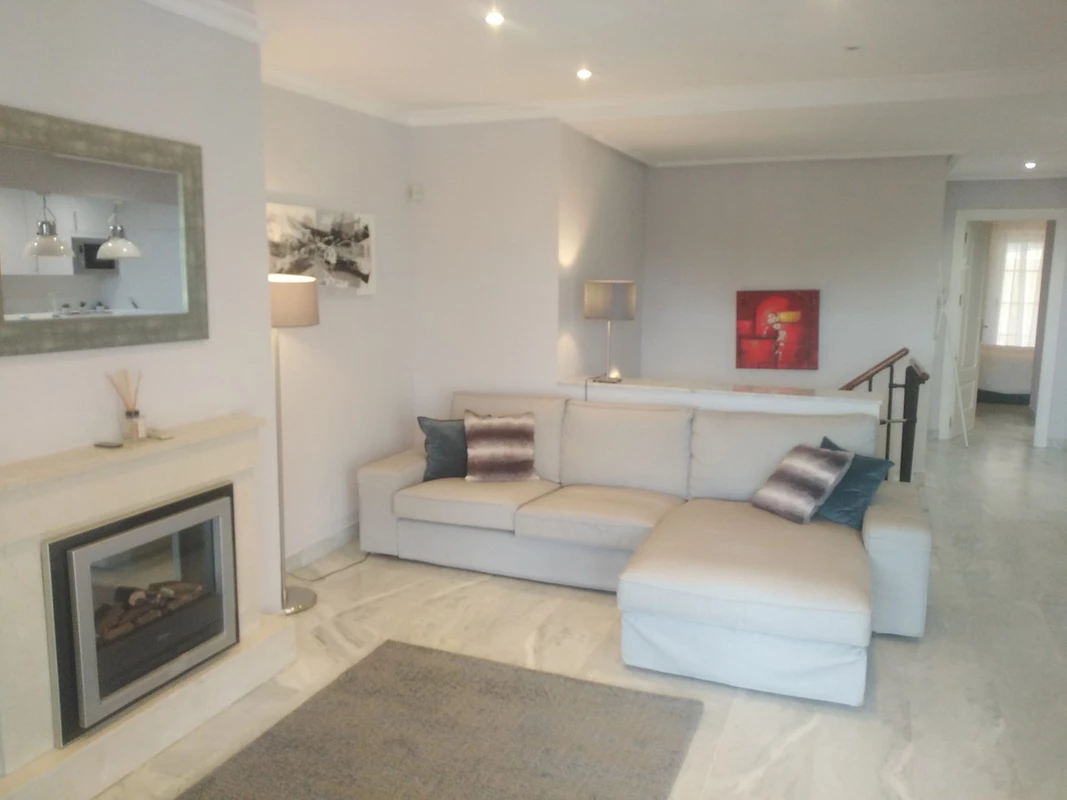 2-5bd7b9d04b45e33852eaf0ec6670150d