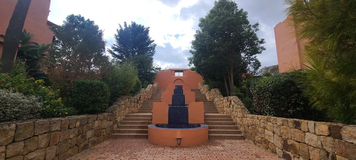 2-5bd7b9d04b45e33852eaf0ec6670150d