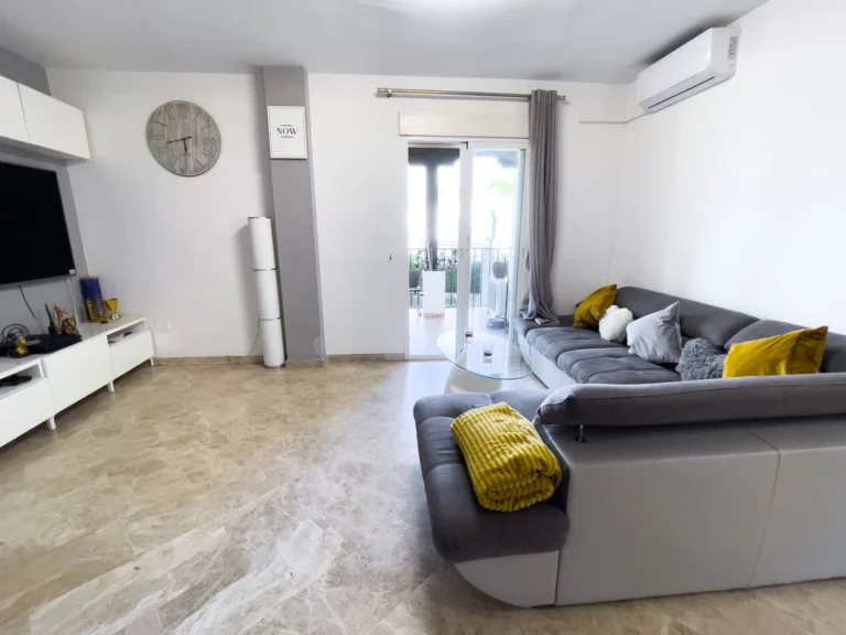 R4281238 | Middle Floor Apartment in Nueva Andalucía – € 425,000 – 3 beds, 3 baths