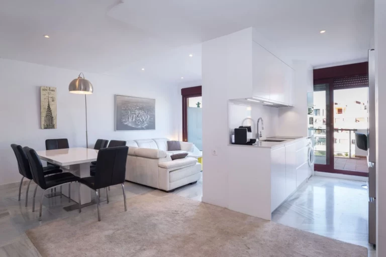 R4175269 | Penthouse Duplex in Benahavís – € 299,000 – 2 beds, 2 baths