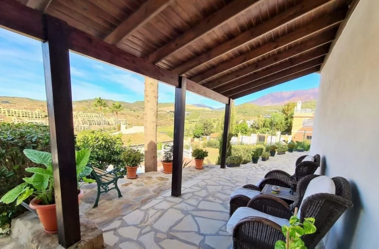 R4138669 | Detached Villa in Estepona – € 360,000 – 2 beds, 2 baths