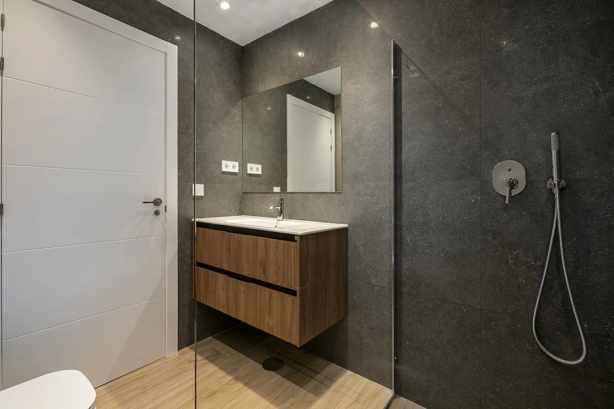 2-5bd7b9d04b45e33852eaf0ec6670150d