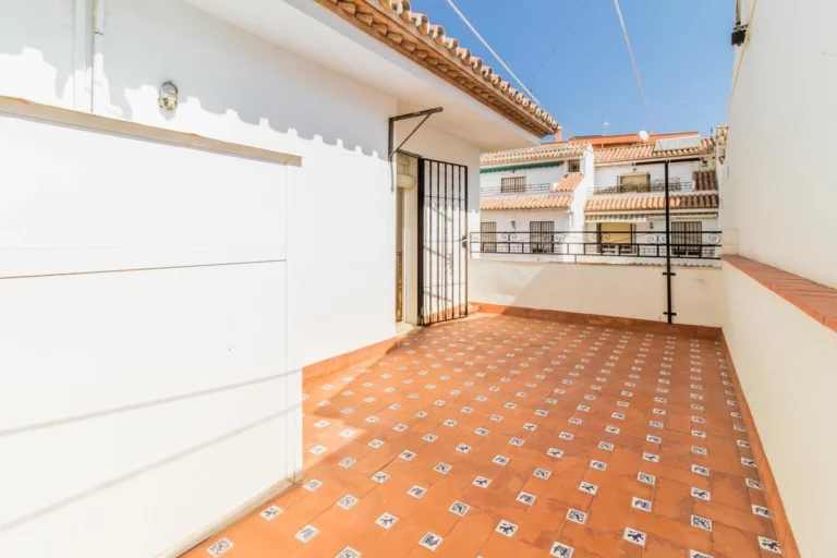 R3350686 | Townhouse in Estepona – € 467,000 – 6 beds, 4 baths