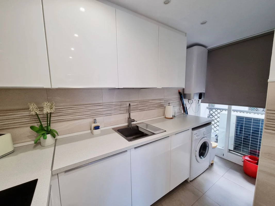 8-e64a9055bba3e77ac8aca3b893cdf826