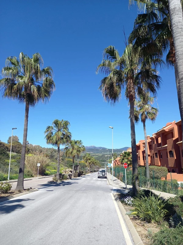 R4286335 | Middle Floor Apartment in Estepona – € 350,000 – 2 beds, 2 baths