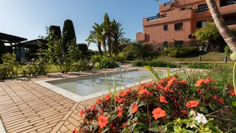 R4322773 | Middle Floor Apartment in Estepona – € 420,000 – 2 beds, 2 baths