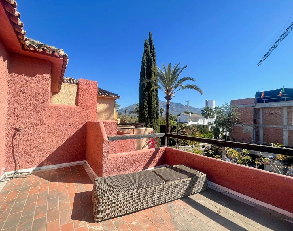 2-5bd7b9d04b45e33852eaf0ec6670150d