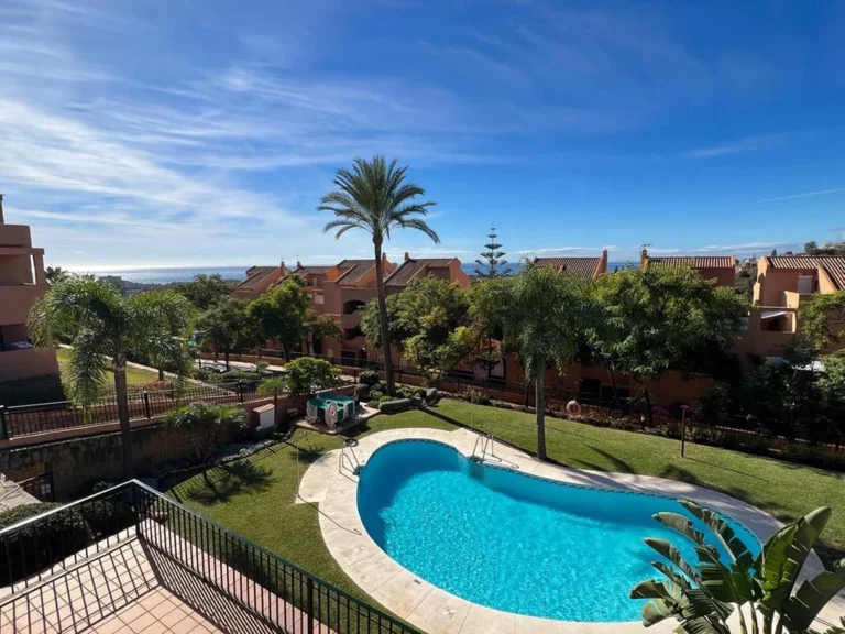 R3739045 | Middle Floor Apartment in Elviria – € 258,590 – 2 beds, 2 baths