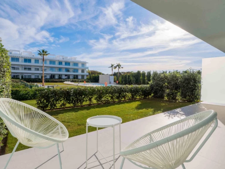 R4297543 | Ground Floor Apartment in Estepona – € 400,000 – 3 beds, 2.5 baths