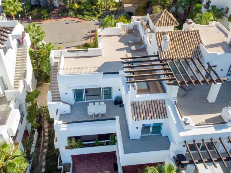 R4163716 | Penthouse Duplex in Benahavís – € 579,000 – 2 beds, 2 baths