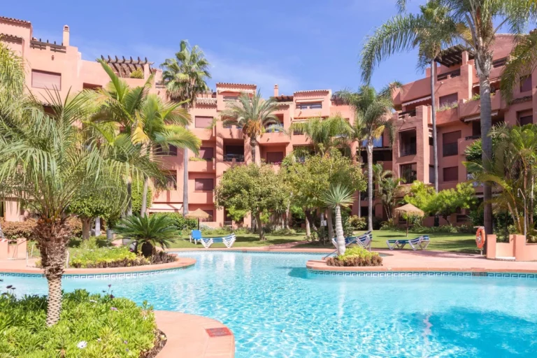 R4306708 | Middle Floor Apartment in Marbella – € 689,000 – 4 beds, 3 baths