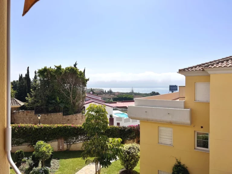 R4301209 | Middle Floor Apartment in Cabopino – € 329,000 – 2 beds, 2 baths