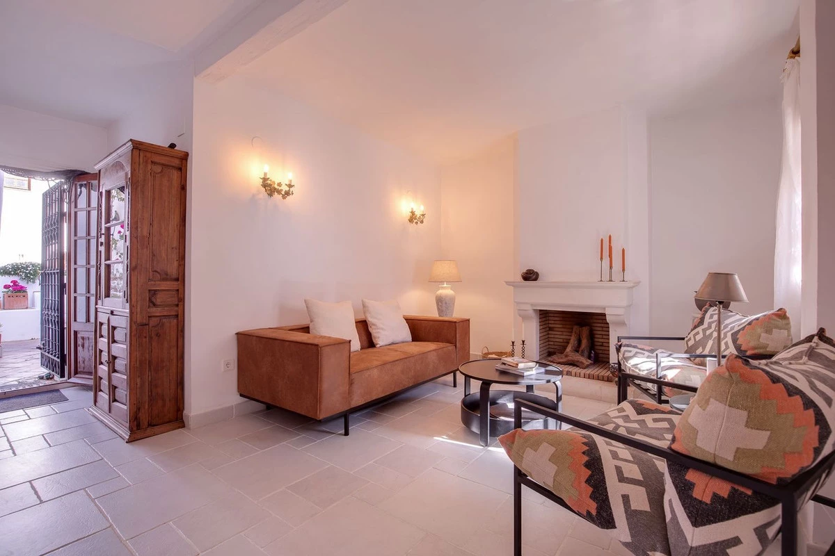 4-c23c0f86247804fa50226aecd8b0b2c8