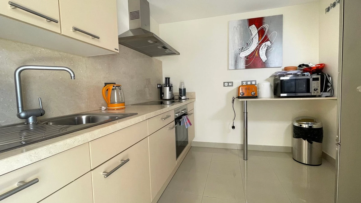 8-e64a9055bba3e77ac8aca3b893cdf826