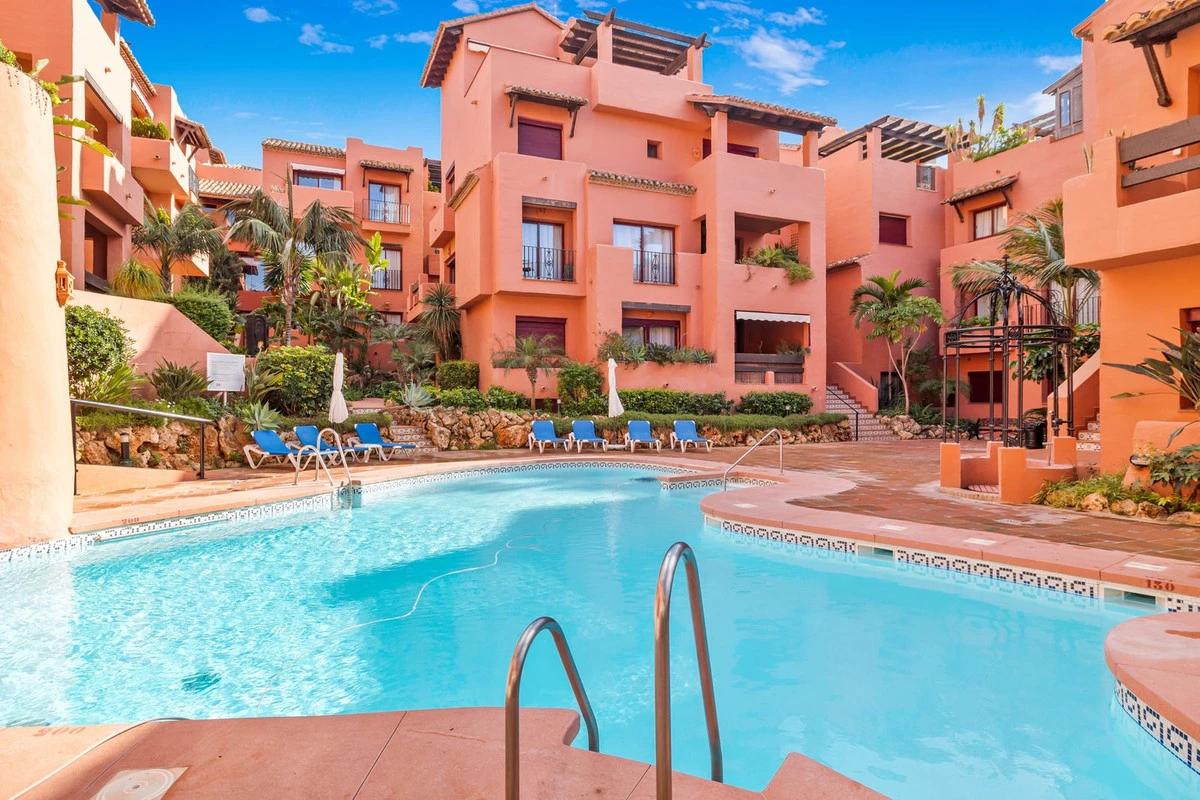 1-7980e48d732b6fc85c14b43b94d2aa54