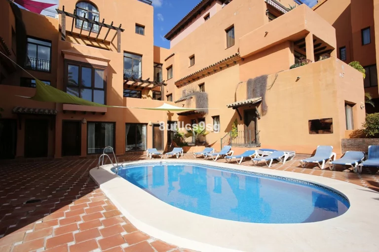 R3898675 | Middle Floor Apartment in Estepona – € 450,000 – 2 beds, 2 baths