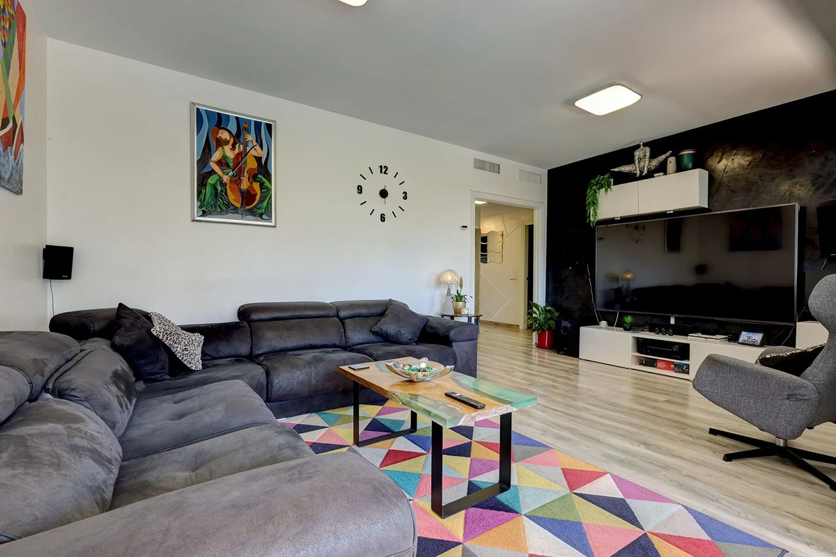 8-e64a9055bba3e77ac8aca3b893cdf826