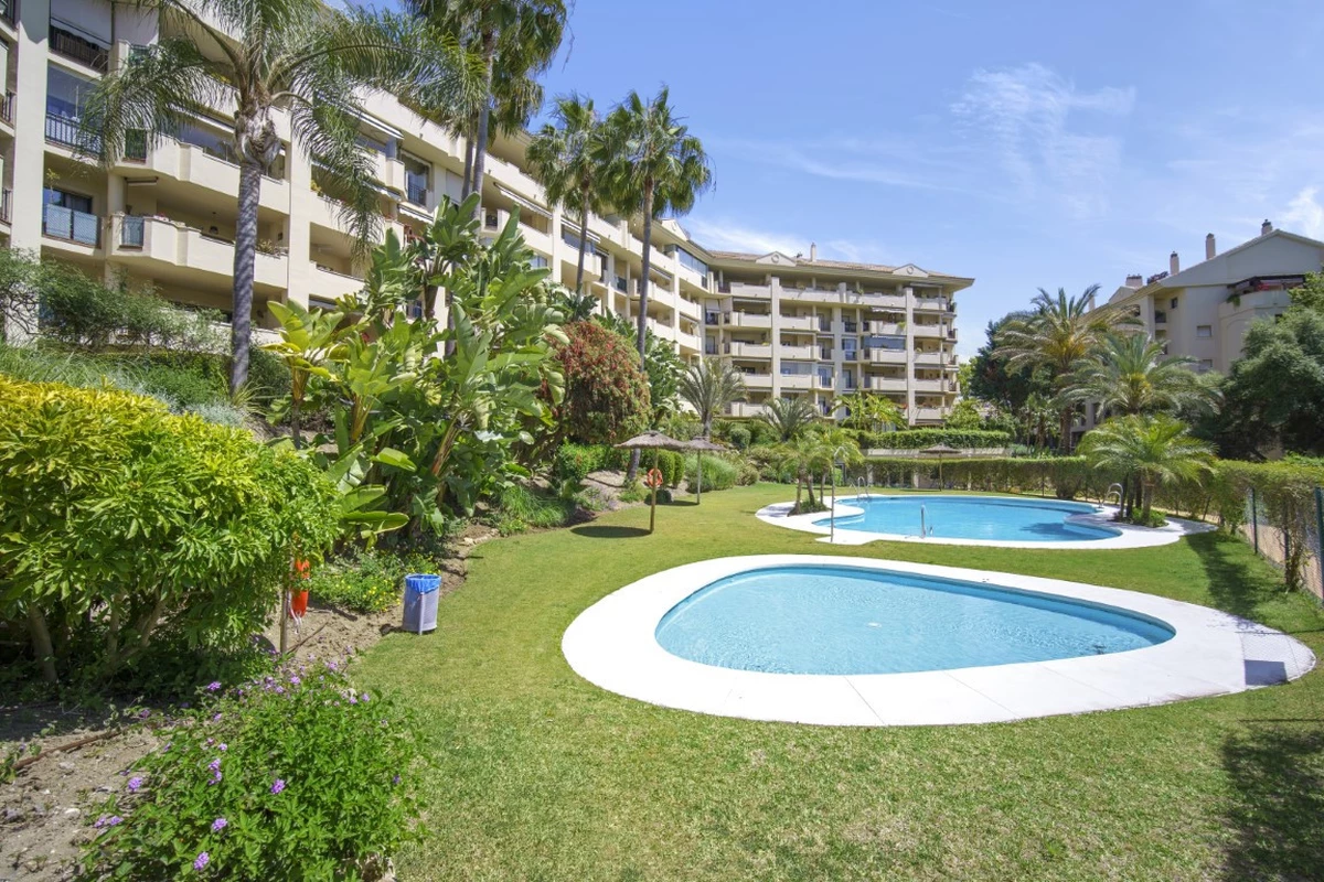 1-7980e48d732b6fc85c14b43b94d2aa54