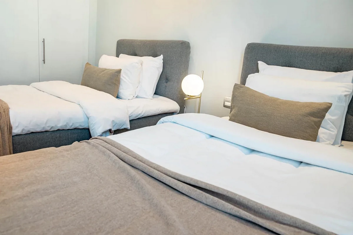 8-e64a9055bba3e77ac8aca3b893cdf826