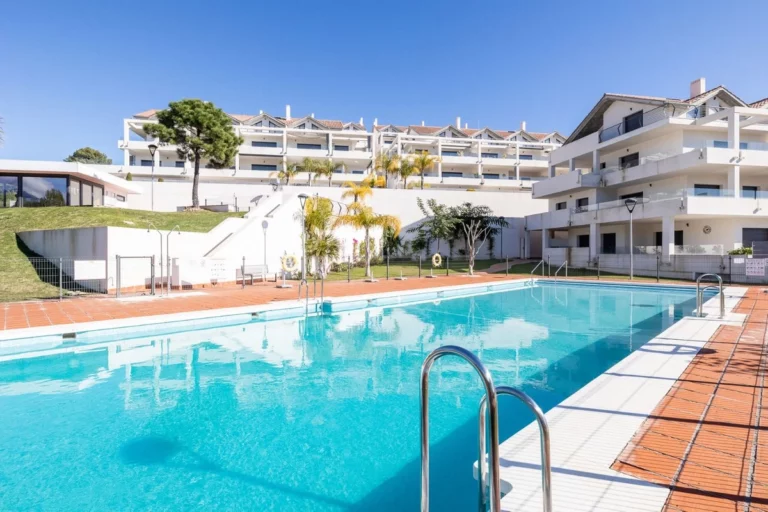 R4164214 | Penthouse Duplex in Estepona – € 349,000 – 2 beds, 2 baths