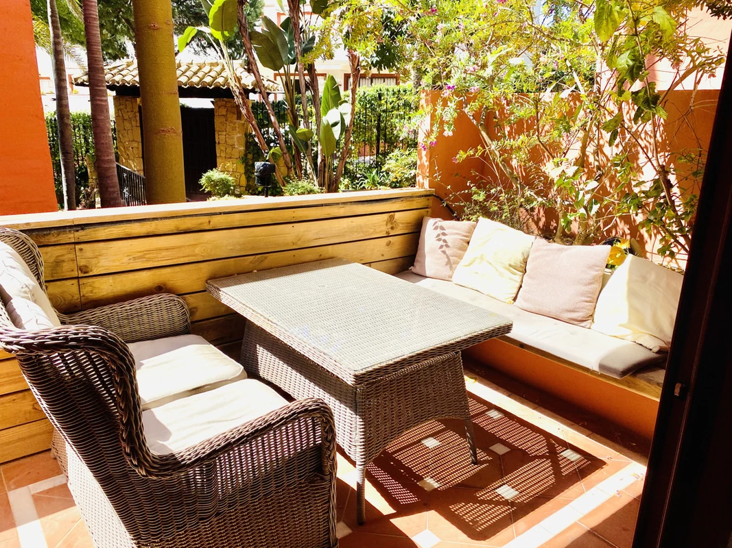 1-7980e48d732b6fc85c14b43b94d2aa54