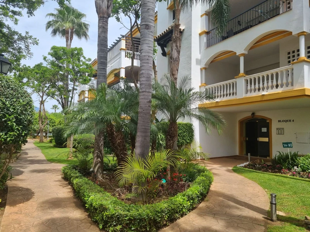 1-7980e48d732b6fc85c14b43b94d2aa54